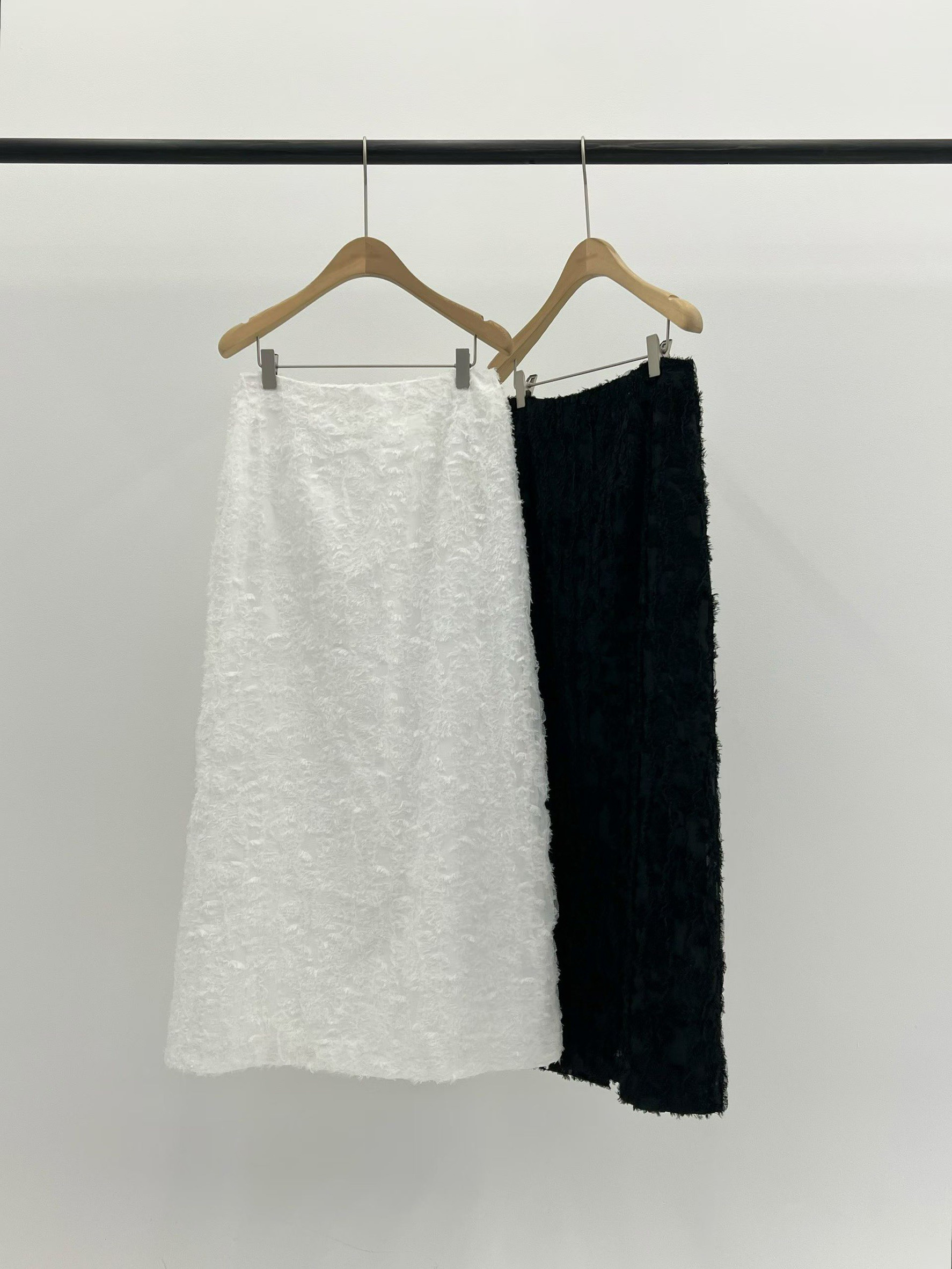 B04.大V家浪漫羽毛A字裙