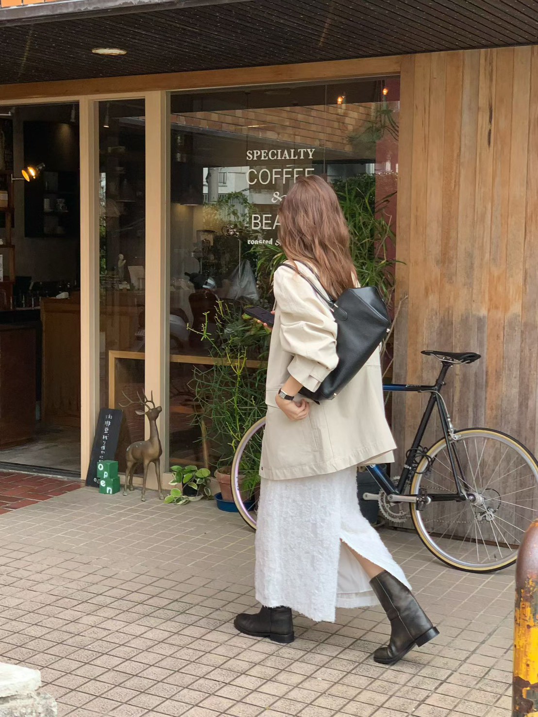 B04.大V家浪漫羽毛A字裙