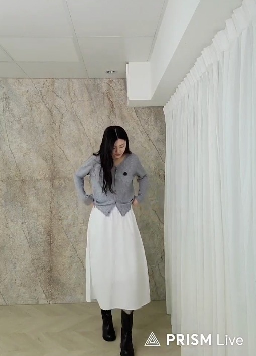 小清新女孩白色圓裙