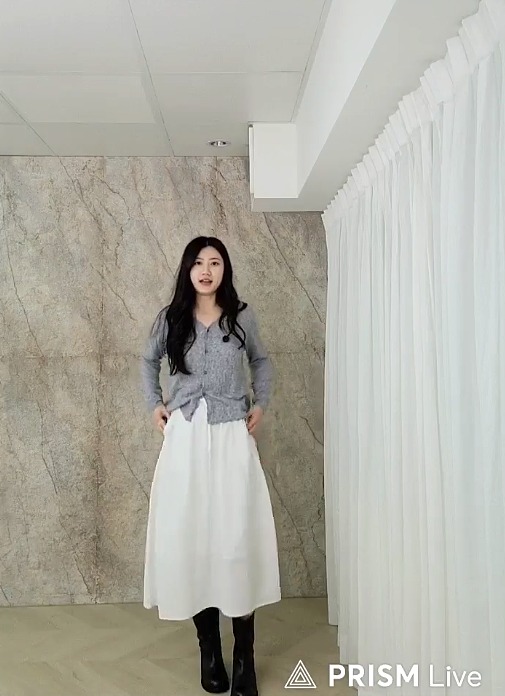 小清新女孩白色圓裙