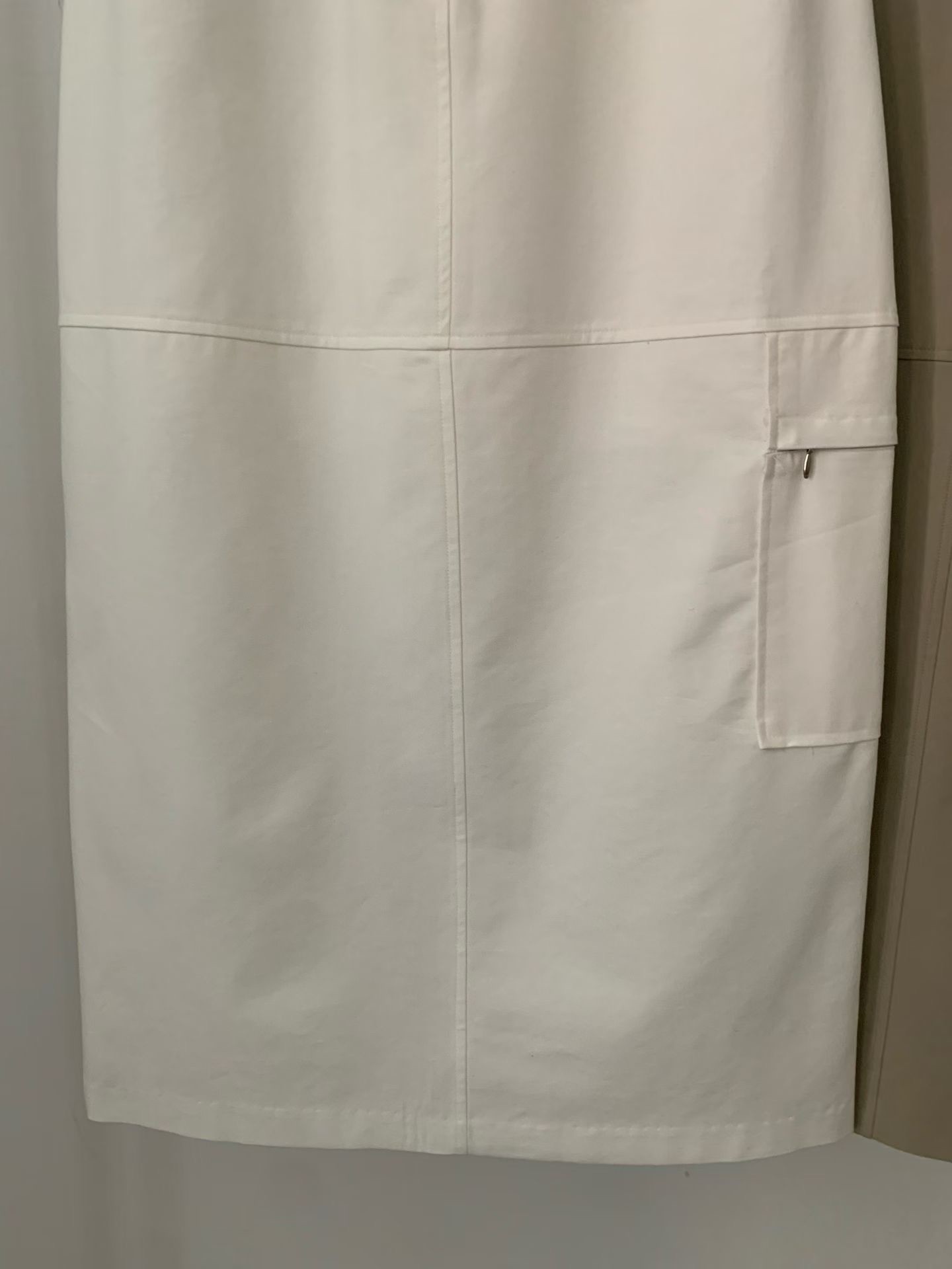 B21.十字剪接素雅工裝裙