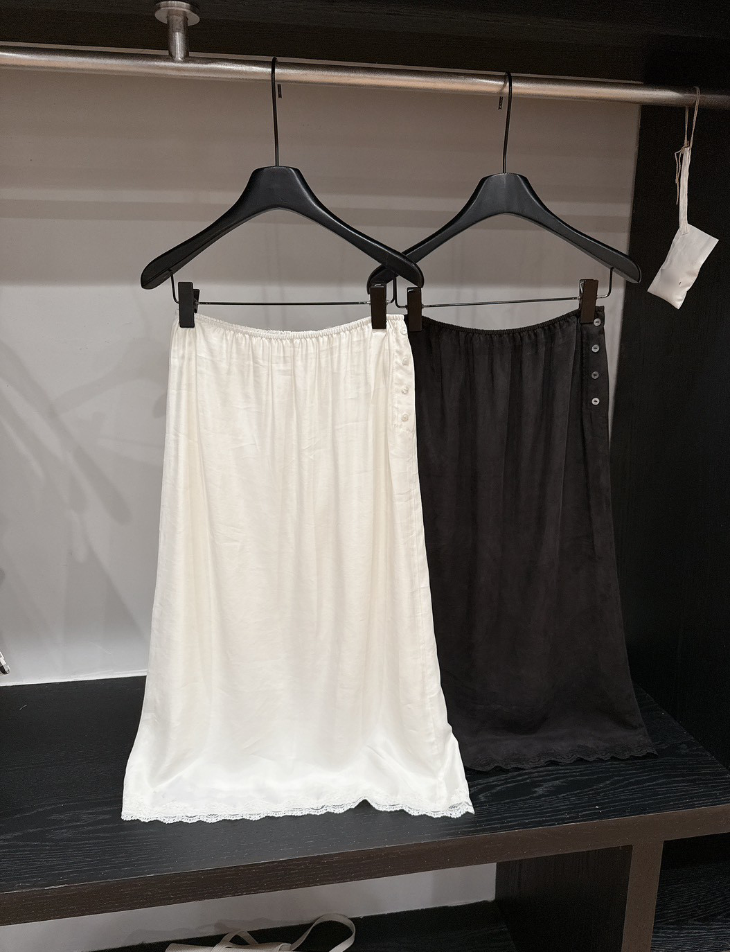 唯美下擺蕾絲銅氨纖維長裙