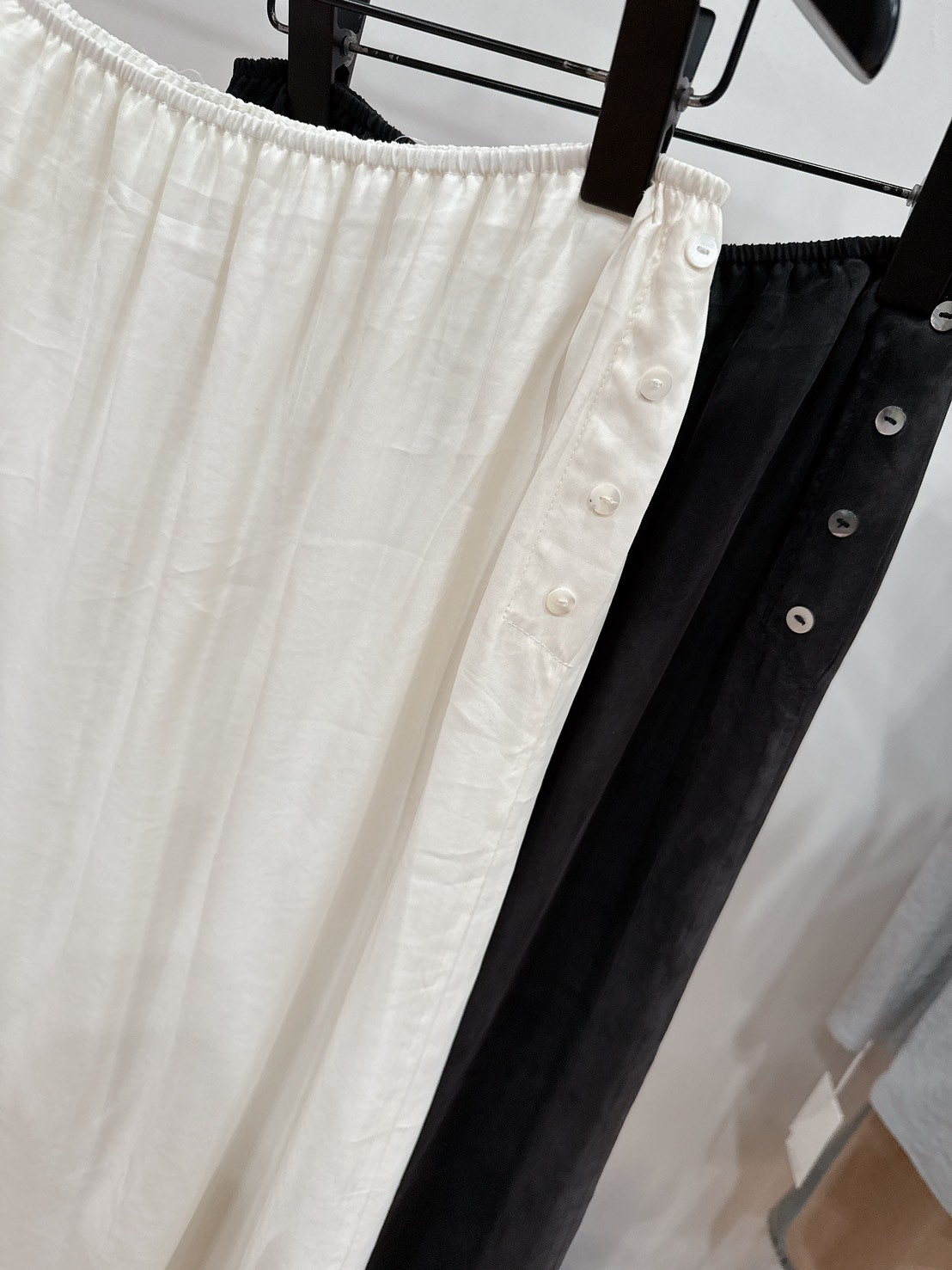 A08.唯美下擺蕾絲銅氨纖維長裙