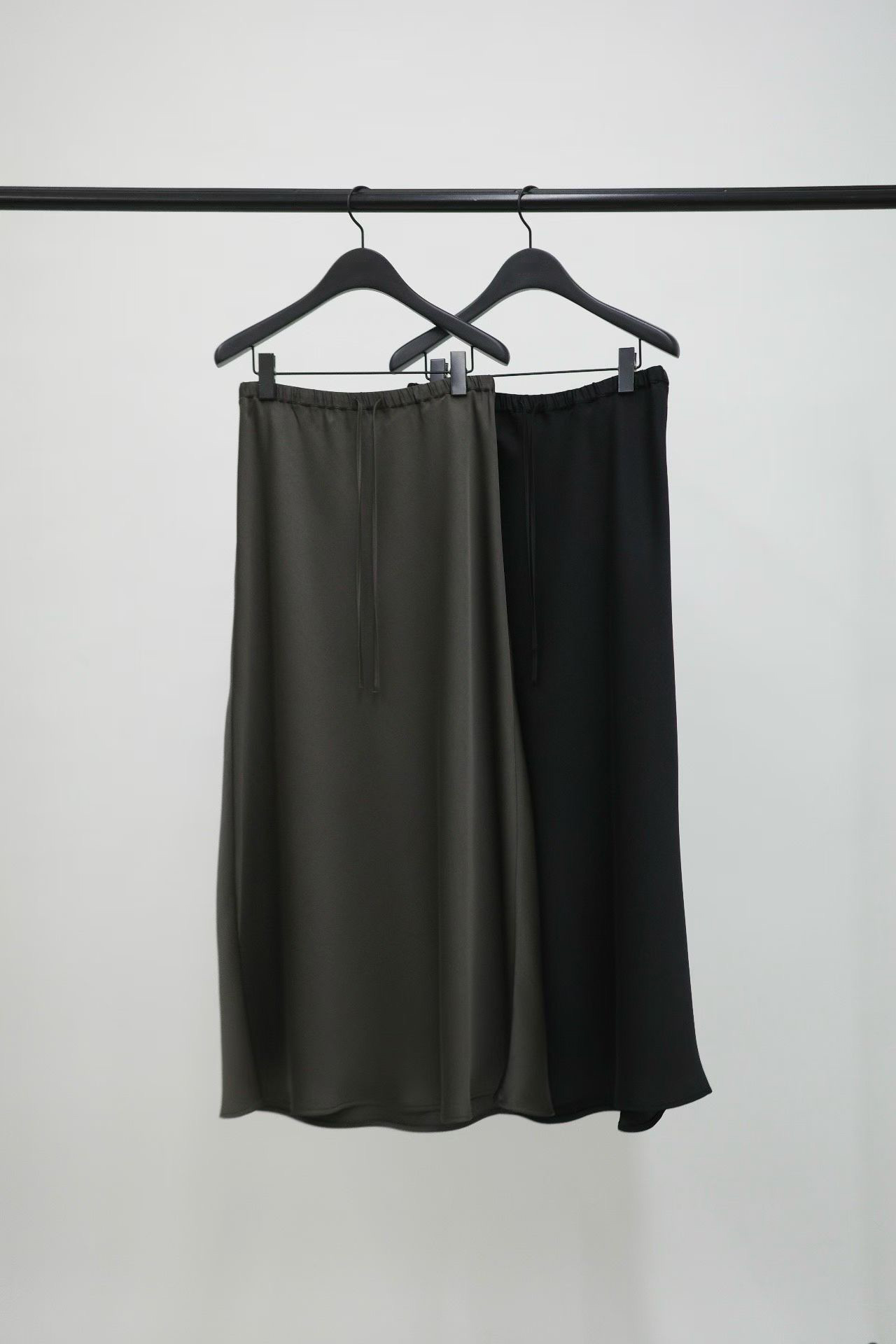 B78.纖瘦家氣質光澤長裙