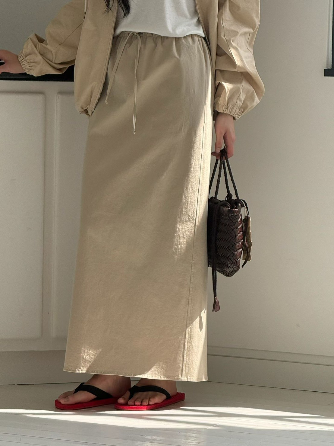 B04.鬆緊腰後開叉瘦瘦裙