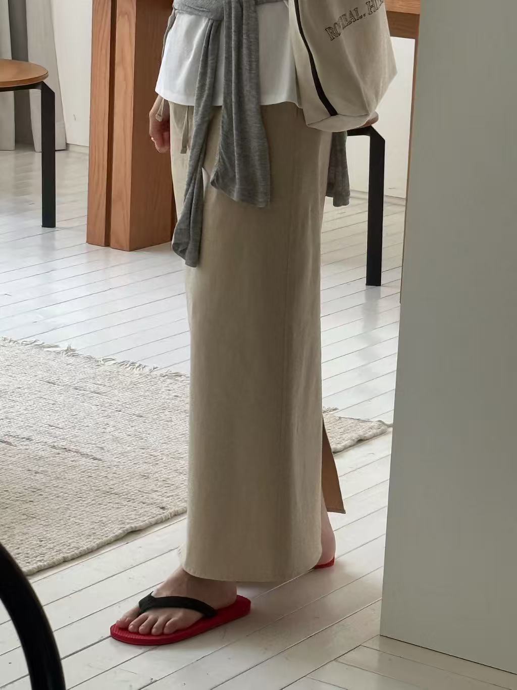 B04.鬆緊腰後開叉瘦瘦裙