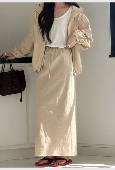 B04.鬆緊腰後開叉瘦瘦裙