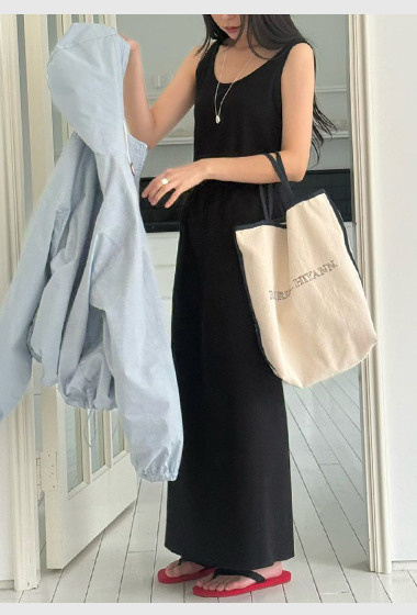 B04.鬆緊腰後開叉瘦瘦裙