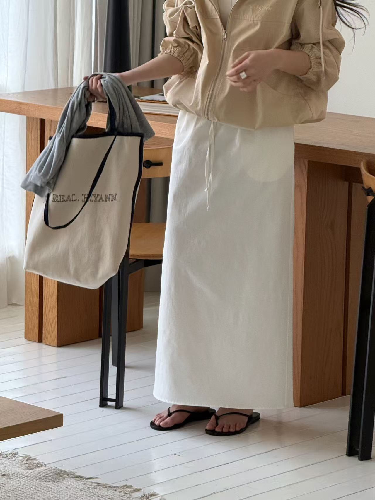 B04.鬆緊腰後開叉瘦瘦裙