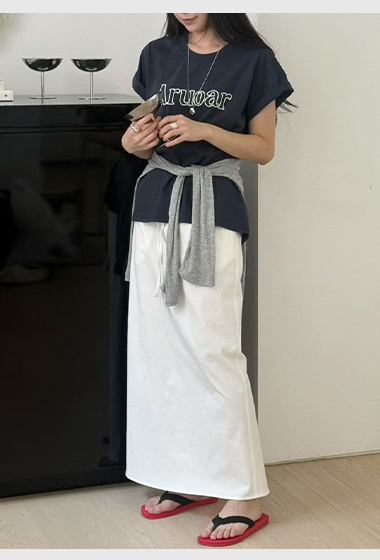 B04.鬆緊腰後開叉瘦瘦裙