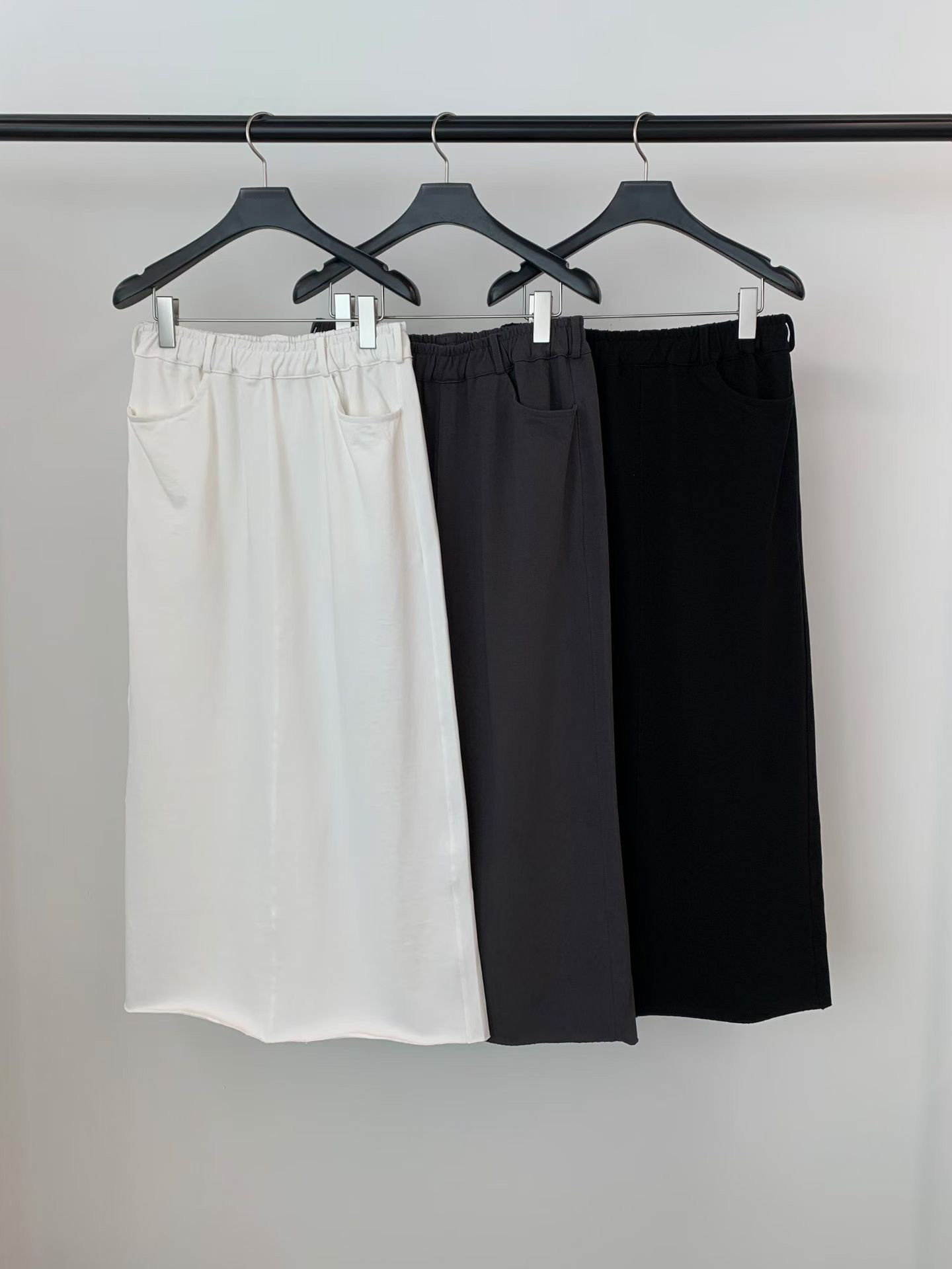 B56.灰階鬆緊腰長裙