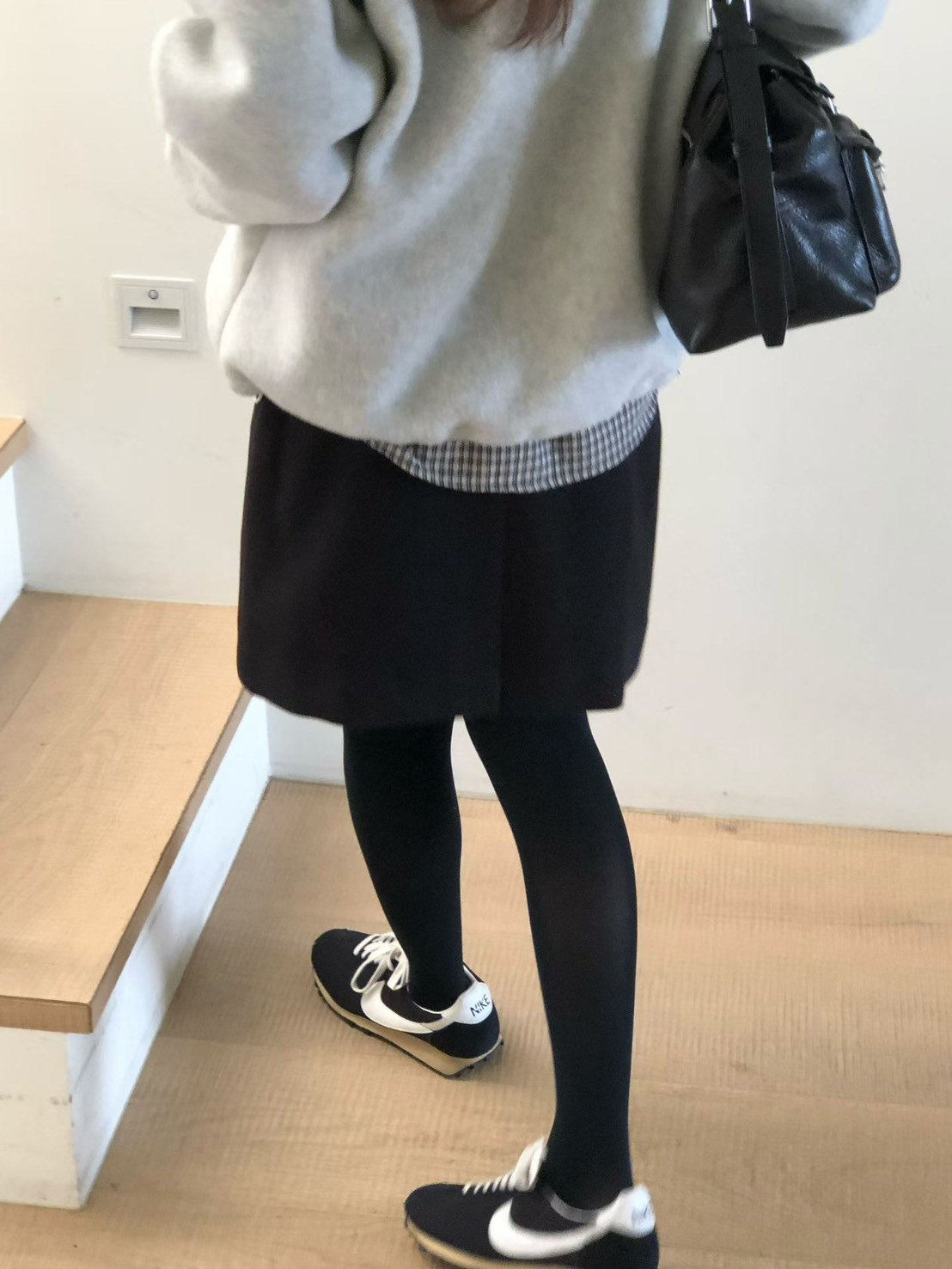 A23.大V家時尚女孩格雷短裙