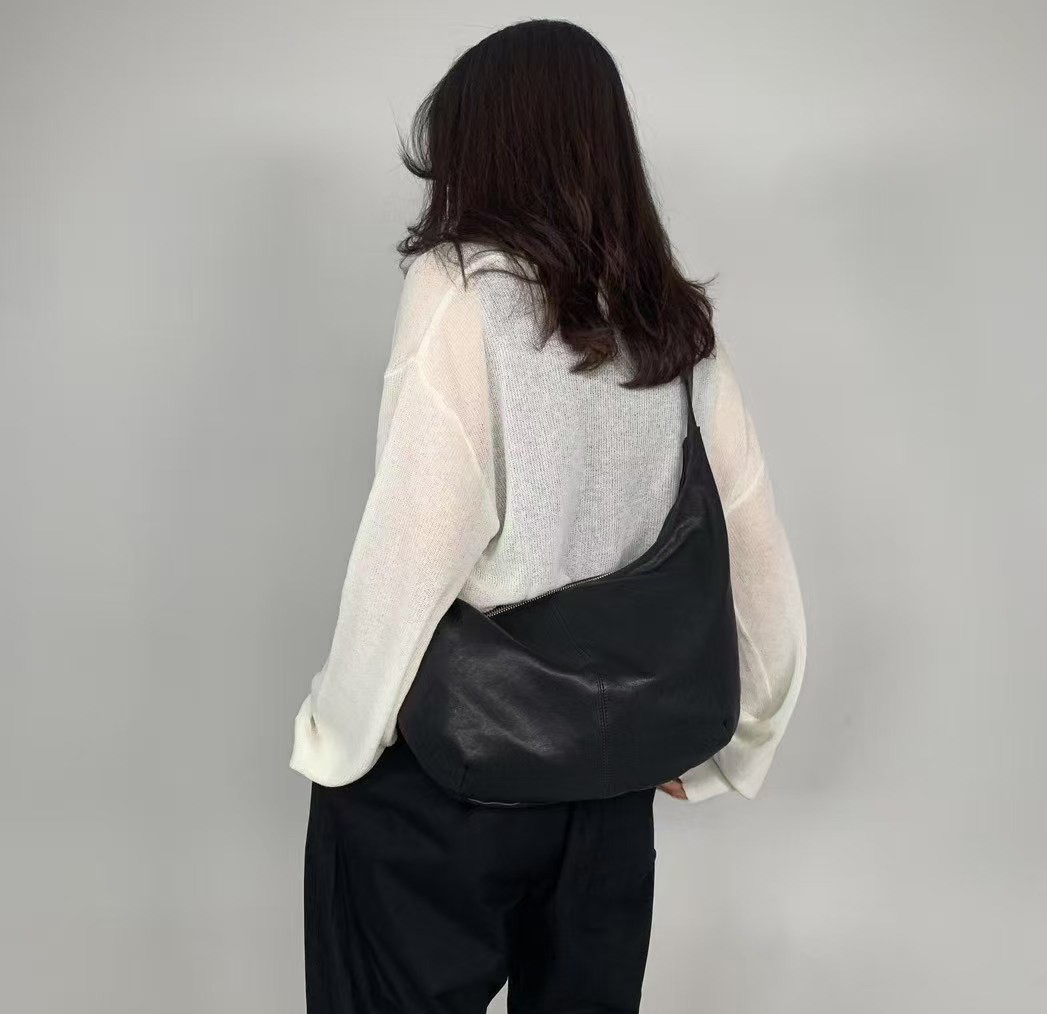 A120.經典大容量羊皮餃子包