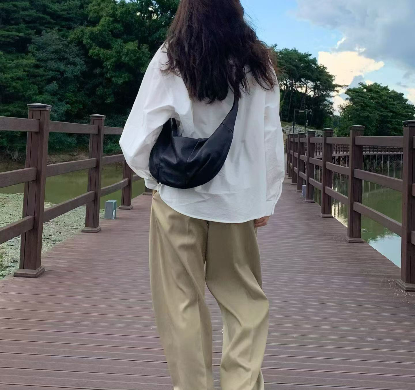 A07.可愛扭結造型羊皮餃子包