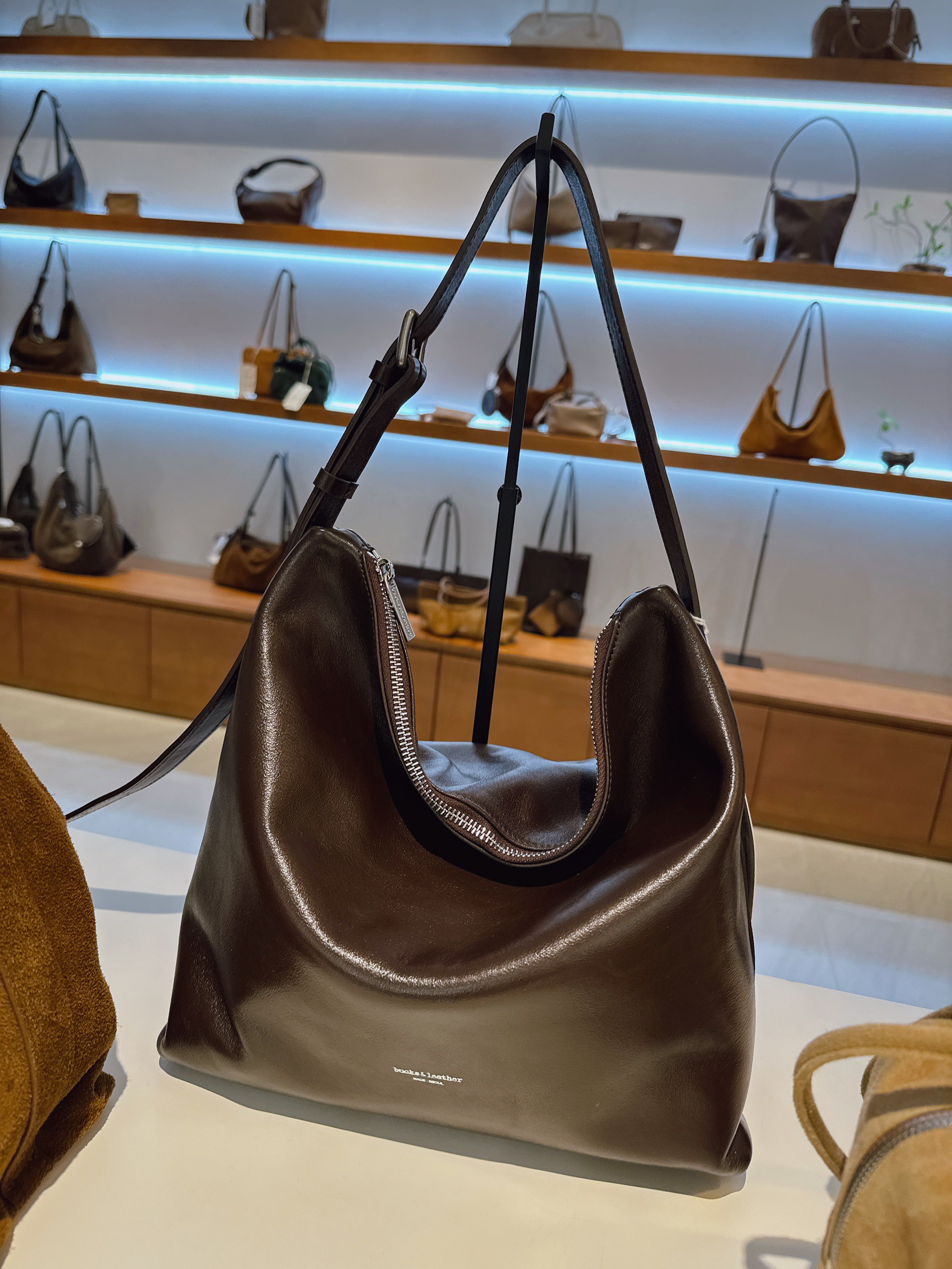 A13.亮皮拉鍊托特真皮方包