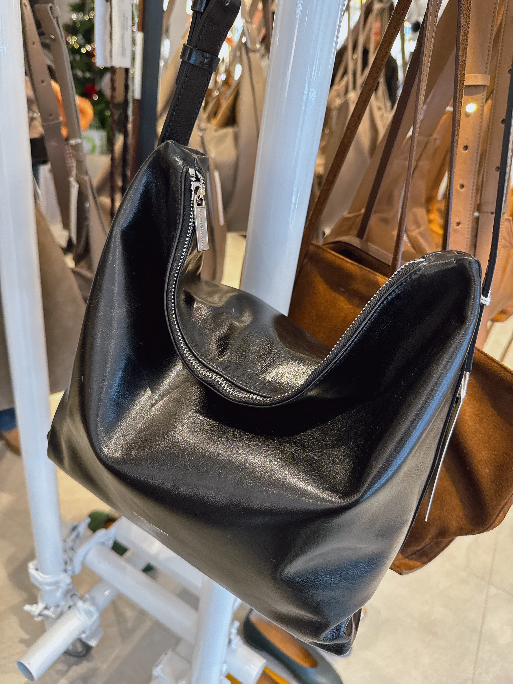 A13.亮皮拉鍊托特真皮方包