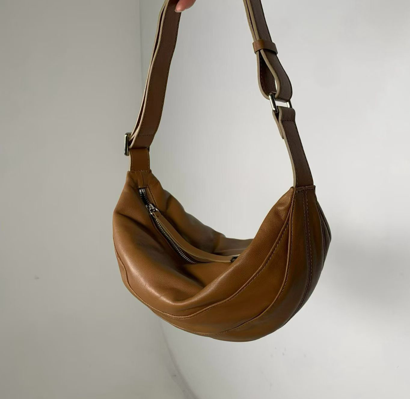 A12.可愛弧線真皮划艇(小)包