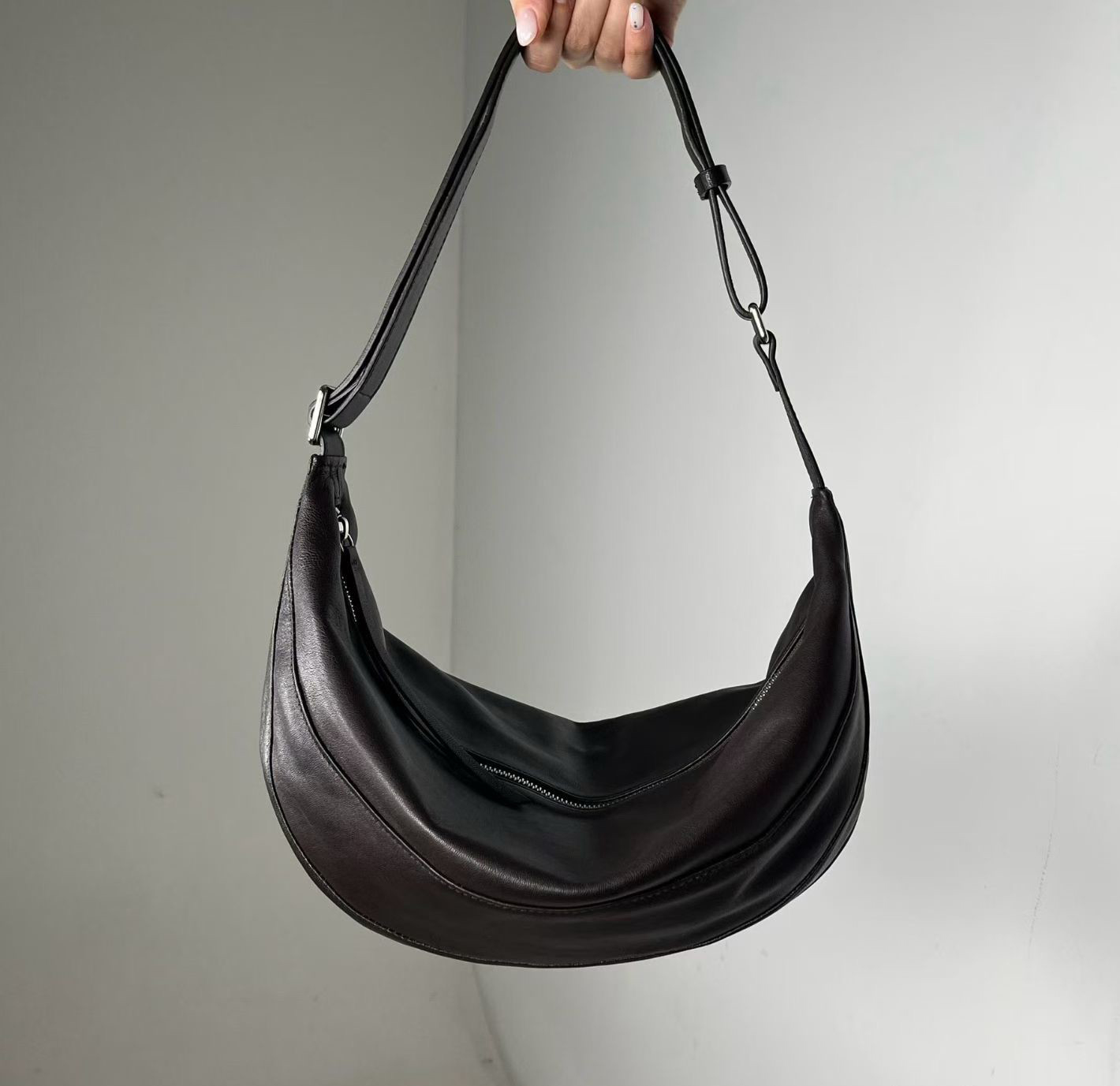 A11.可愛弧線真皮划艇(大)包