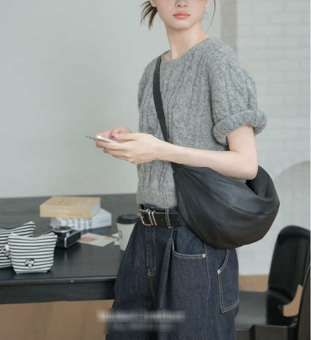 A11.可愛弧線真皮划艇(大)包