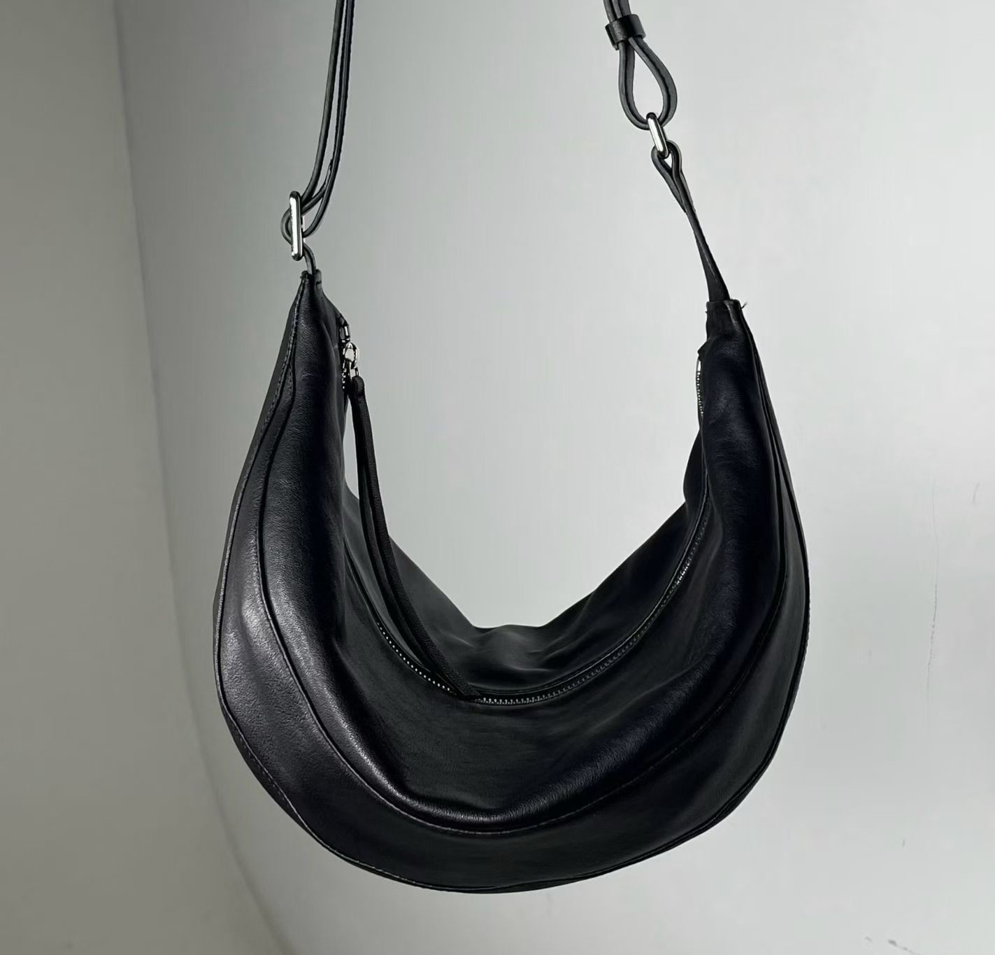 A11.可愛弧線真皮划艇(大)包