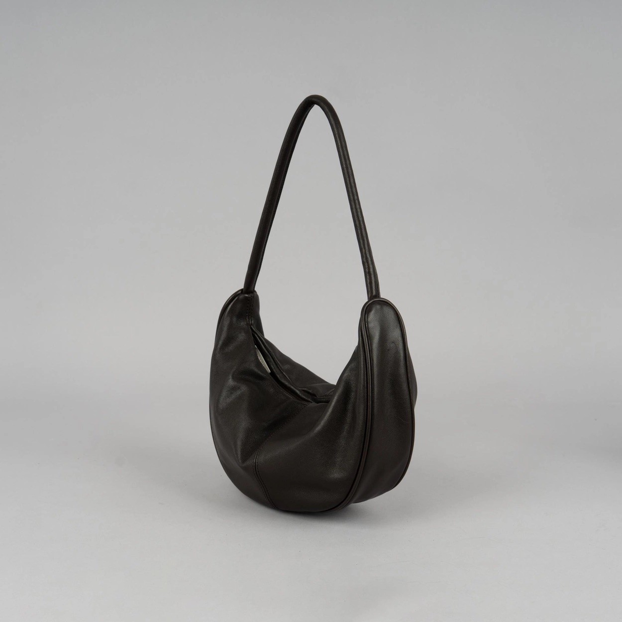 A09.簡約單繩拉鏈真皮餃子(小)包