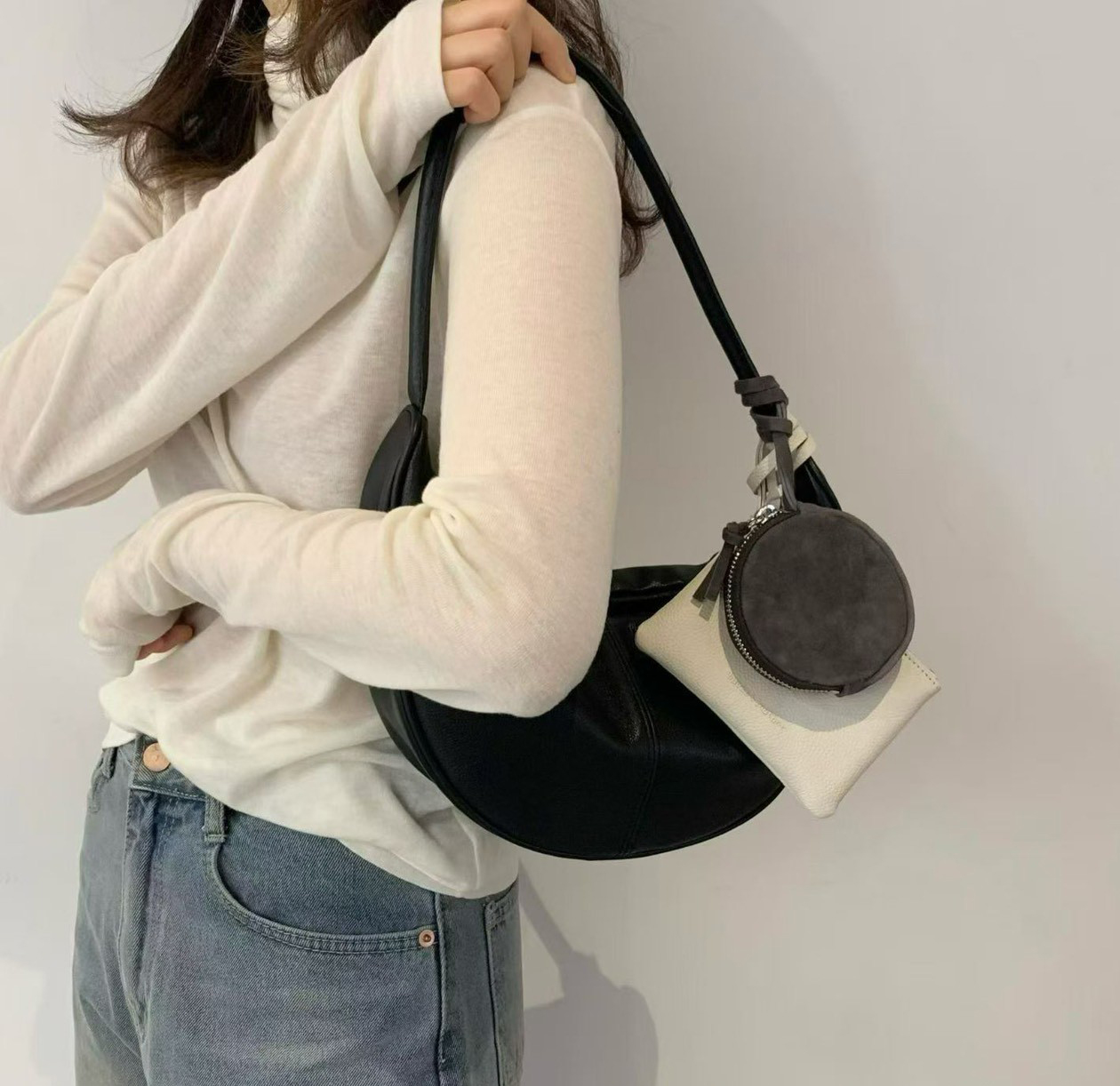 A09.簡約單繩拉鏈真皮餃子(小)包