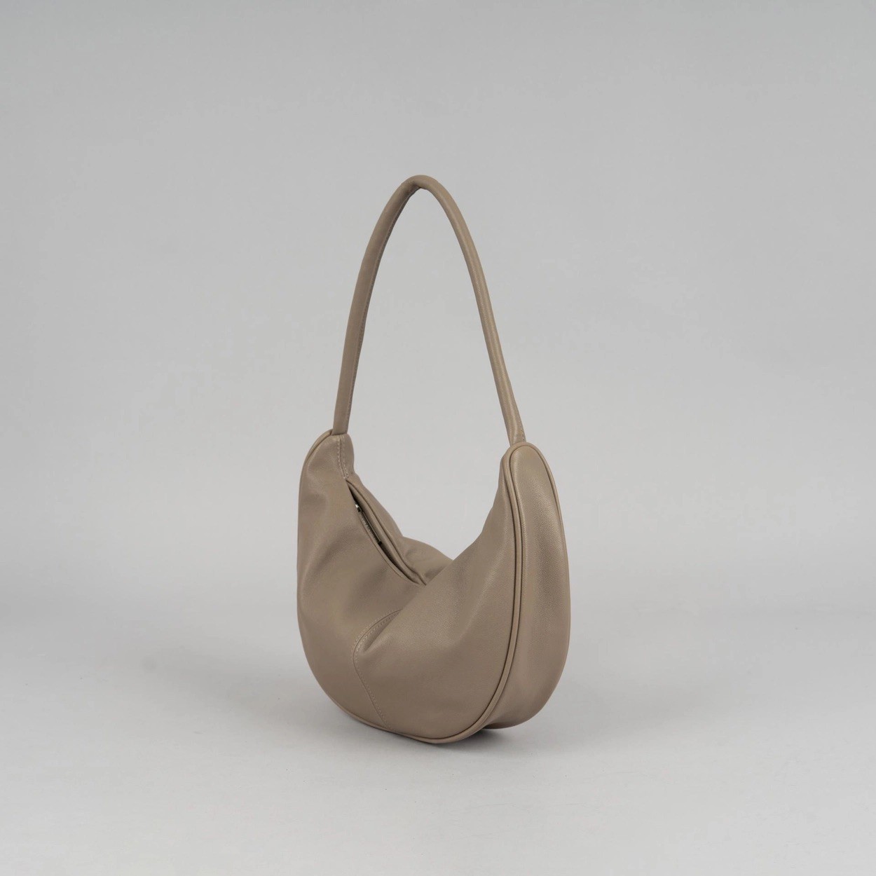 A09.簡約單繩拉鏈真皮餃子(小)包