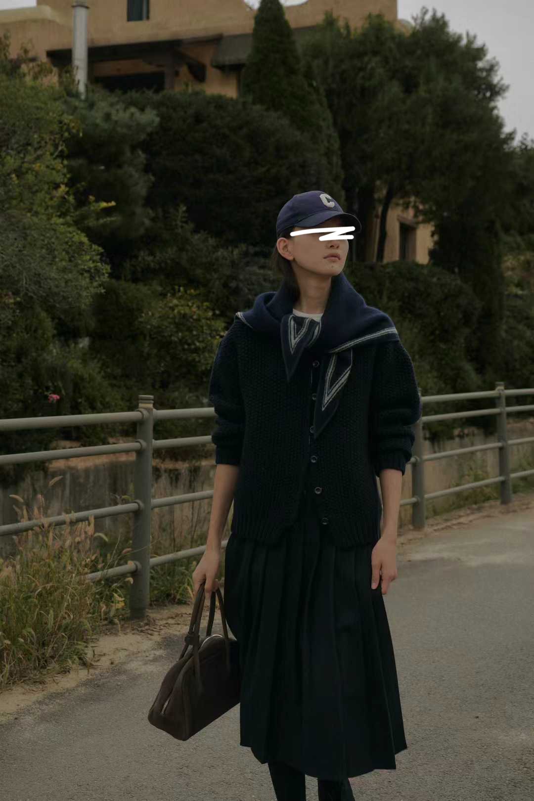 B83.質感家撞色條邊三角巾