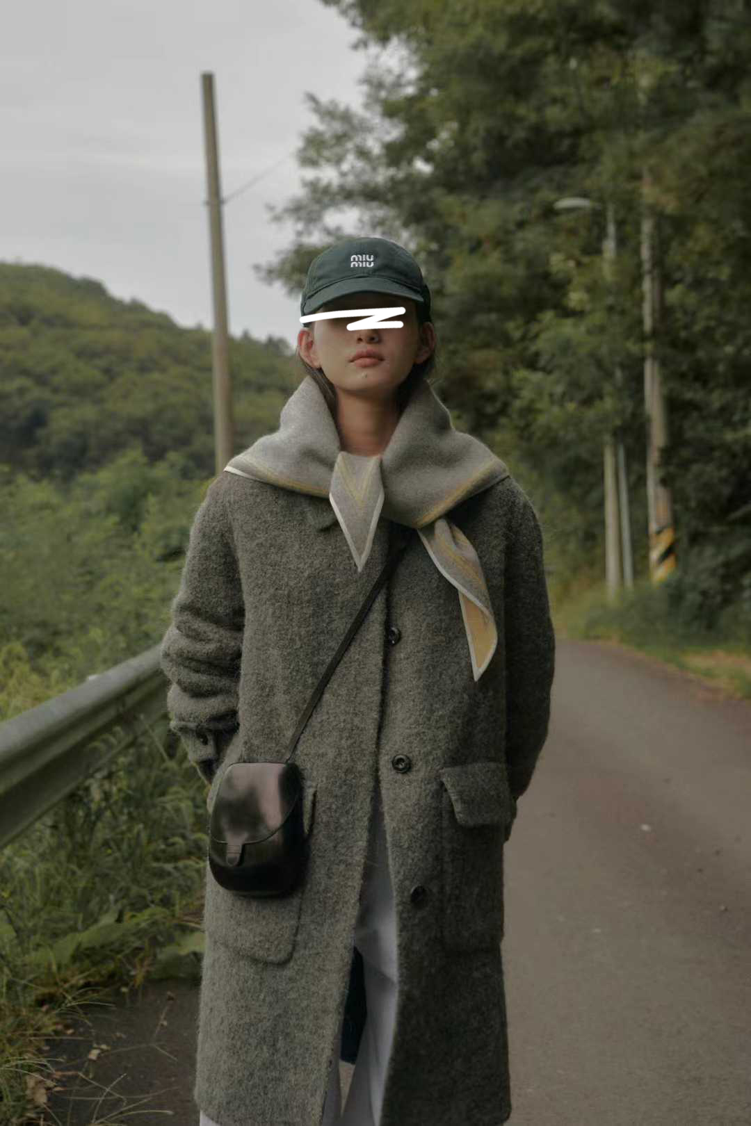 B83.質感家撞色條邊三角巾