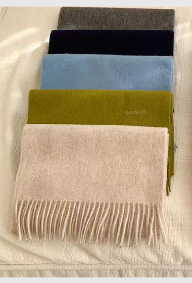 A12.顏值家100%WOOL多彩亮眼圍巾