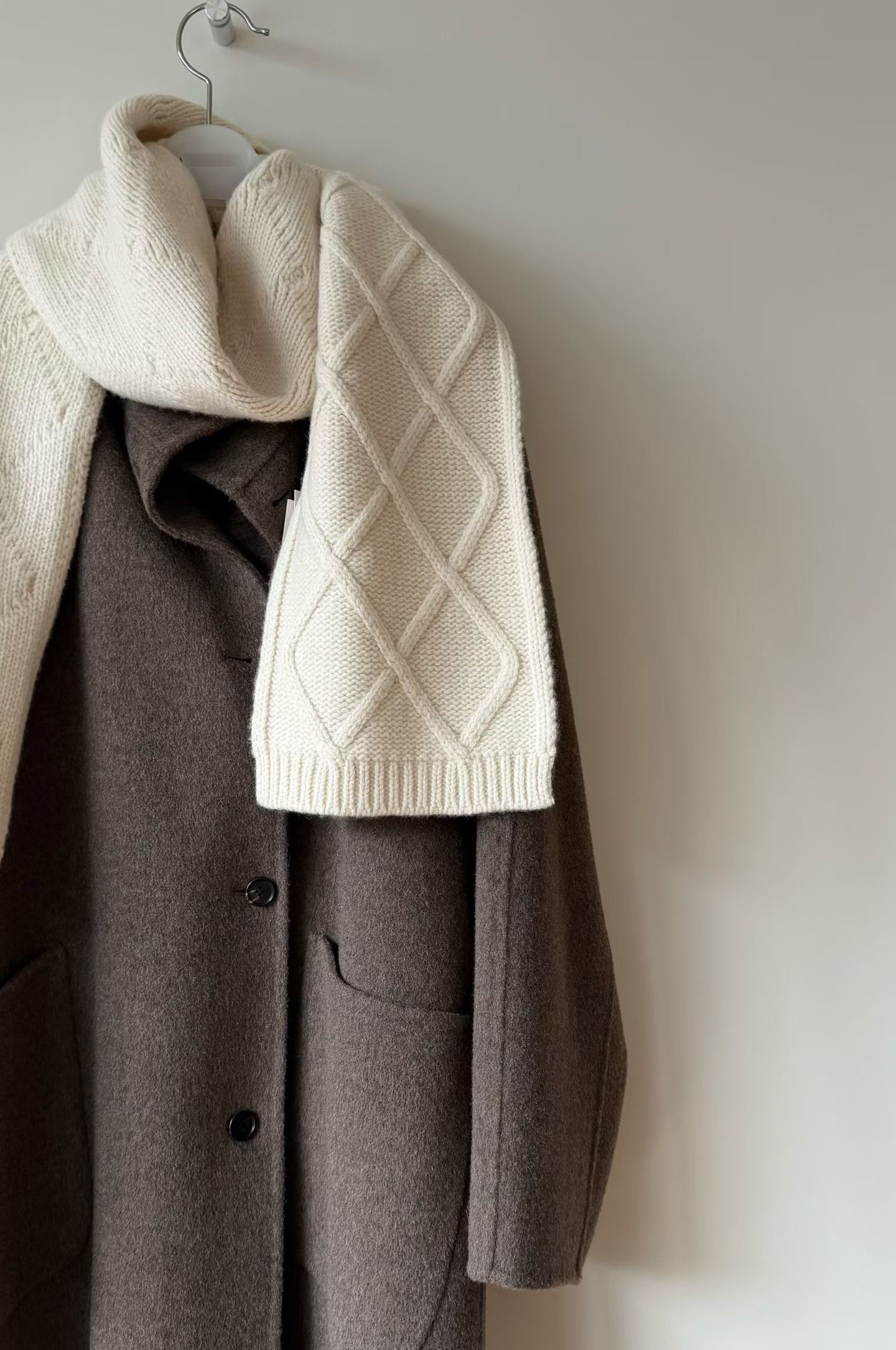 B37.瘦瘦歐膩時髦菱格保暖圍巾