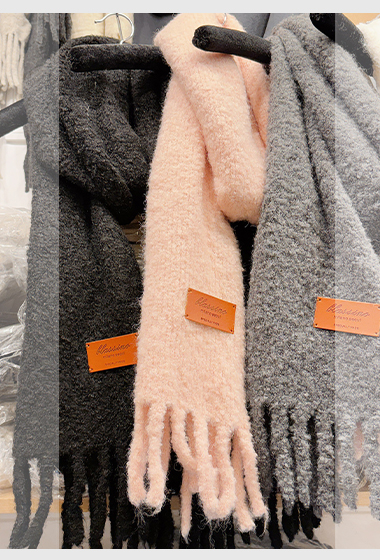C22.溫柔可愛QQ流蘇皮標圍巾