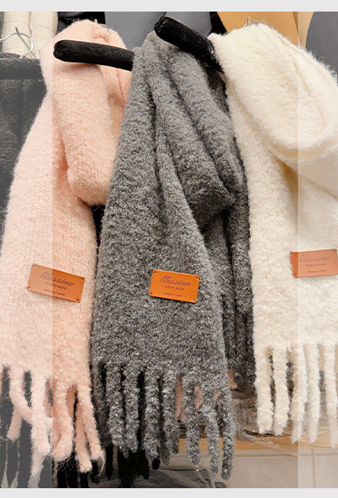 C22.溫柔可愛QQ流蘇皮標圍巾