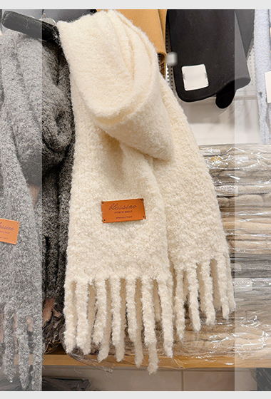 C22.溫柔可愛QQ流蘇皮標圍巾
