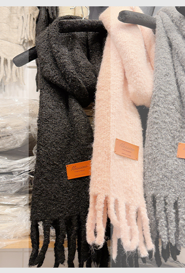 C22.溫柔可愛QQ流蘇皮標圍巾