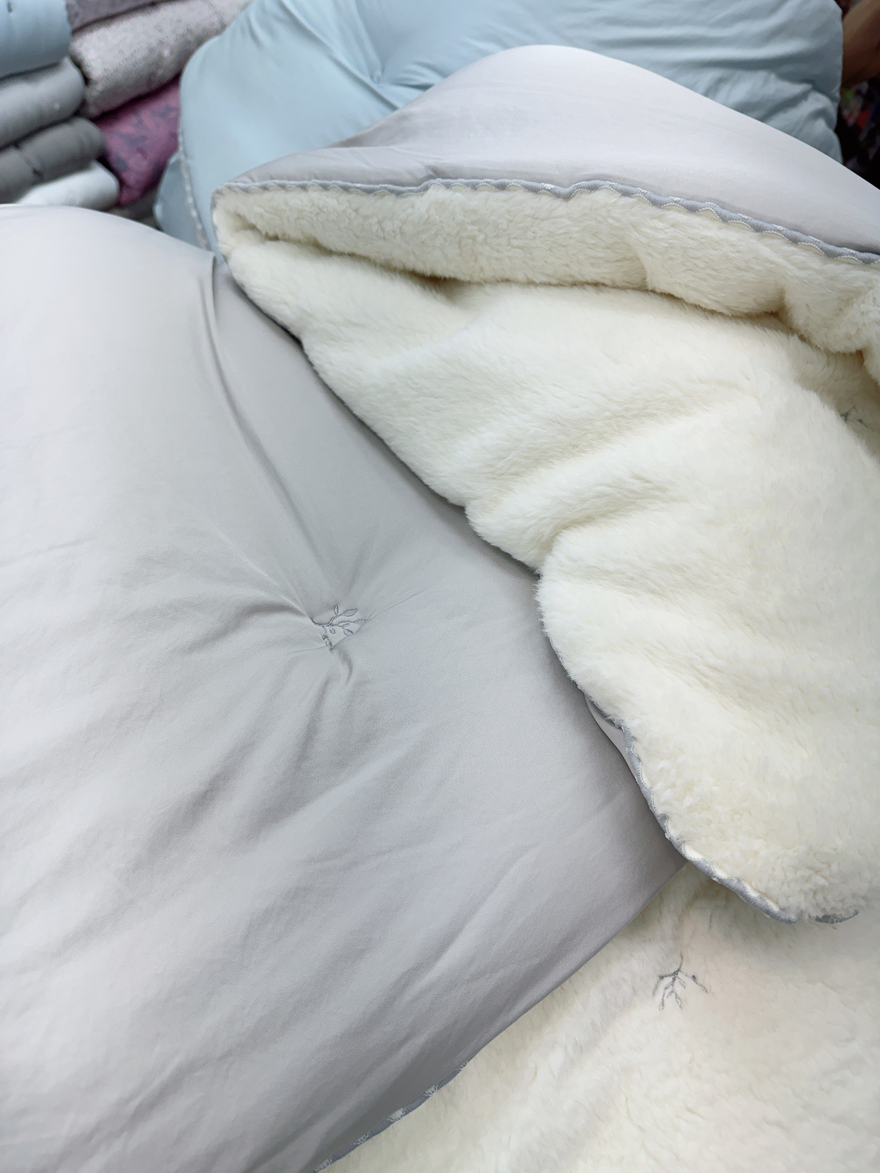 A32.花草小刺繡單面絨毛雙人被Q