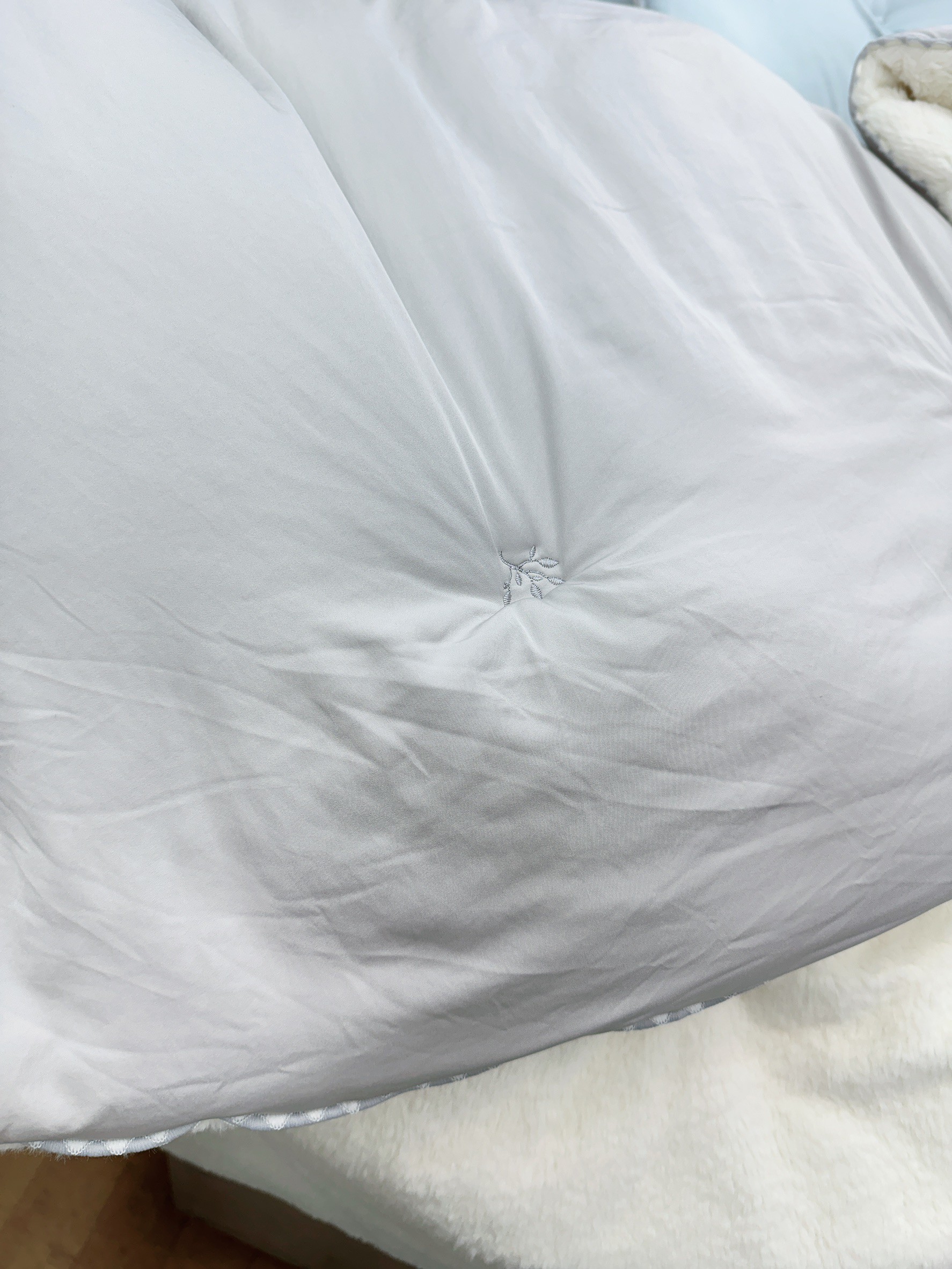 A32.花草小刺繡單面絨毛雙人被Q