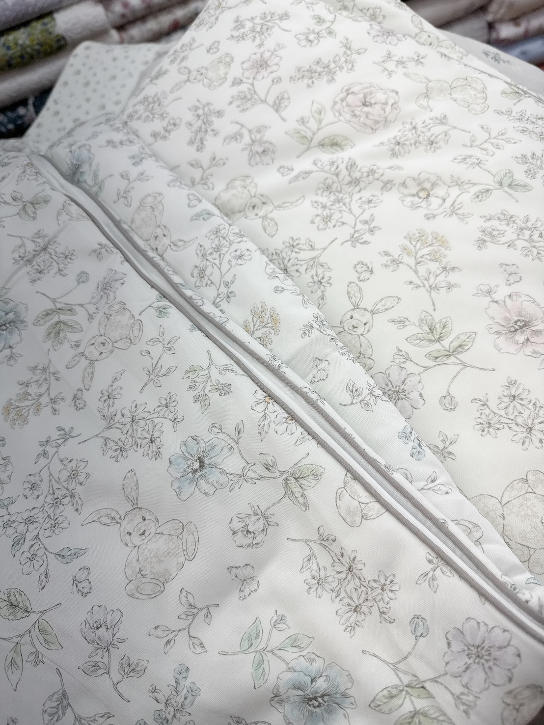 B43.可愛花叢小兔涼感枕頭套(單入)