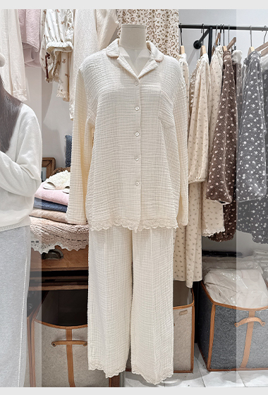 B90.滾邊領口蕾絲睡衣組(上衣+長褲)