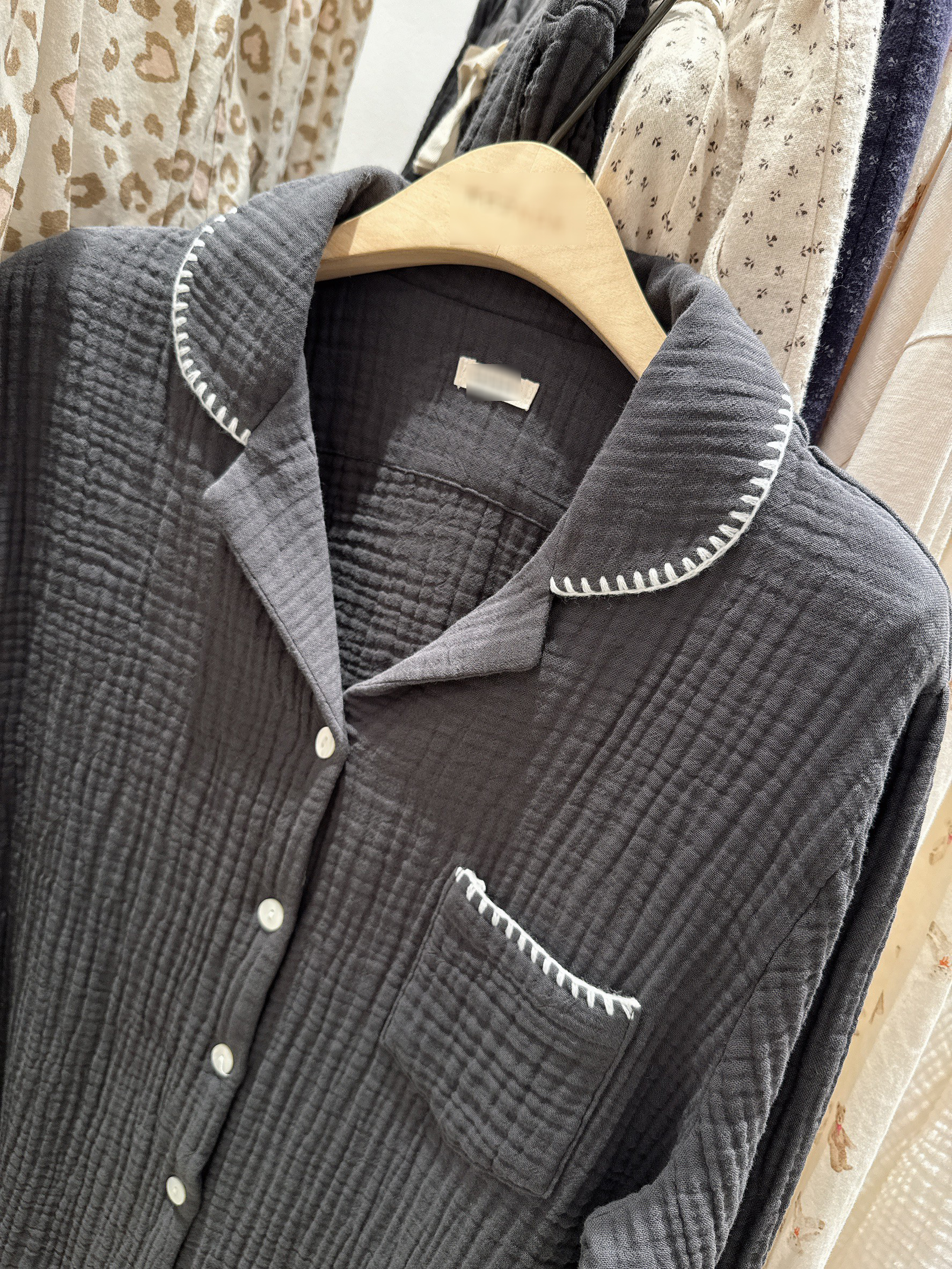 B90.滾邊領口蕾絲睡衣組(上衣+長褲)