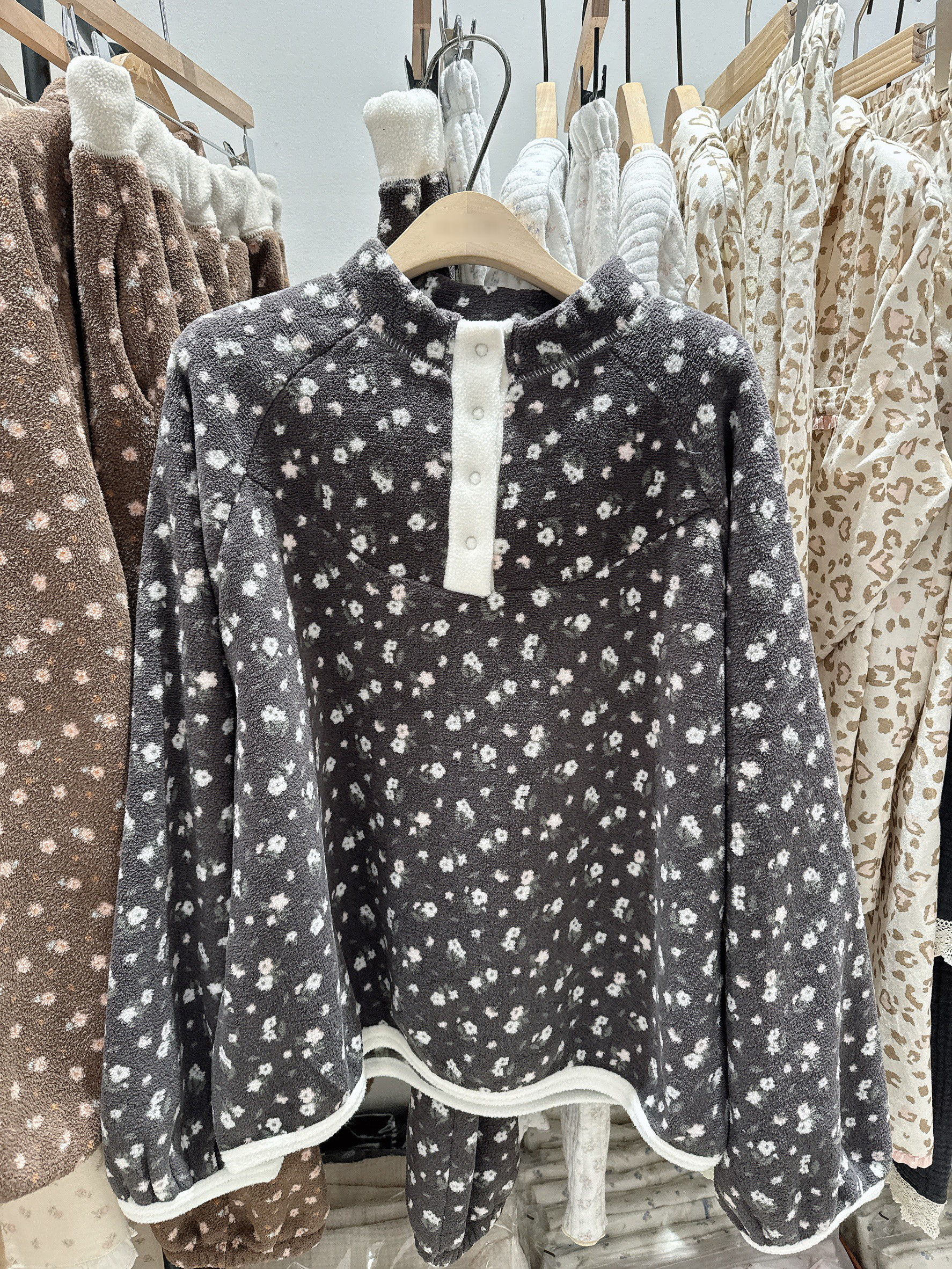 B89.搖粒絨小花睡衣組(上衣+長褲)