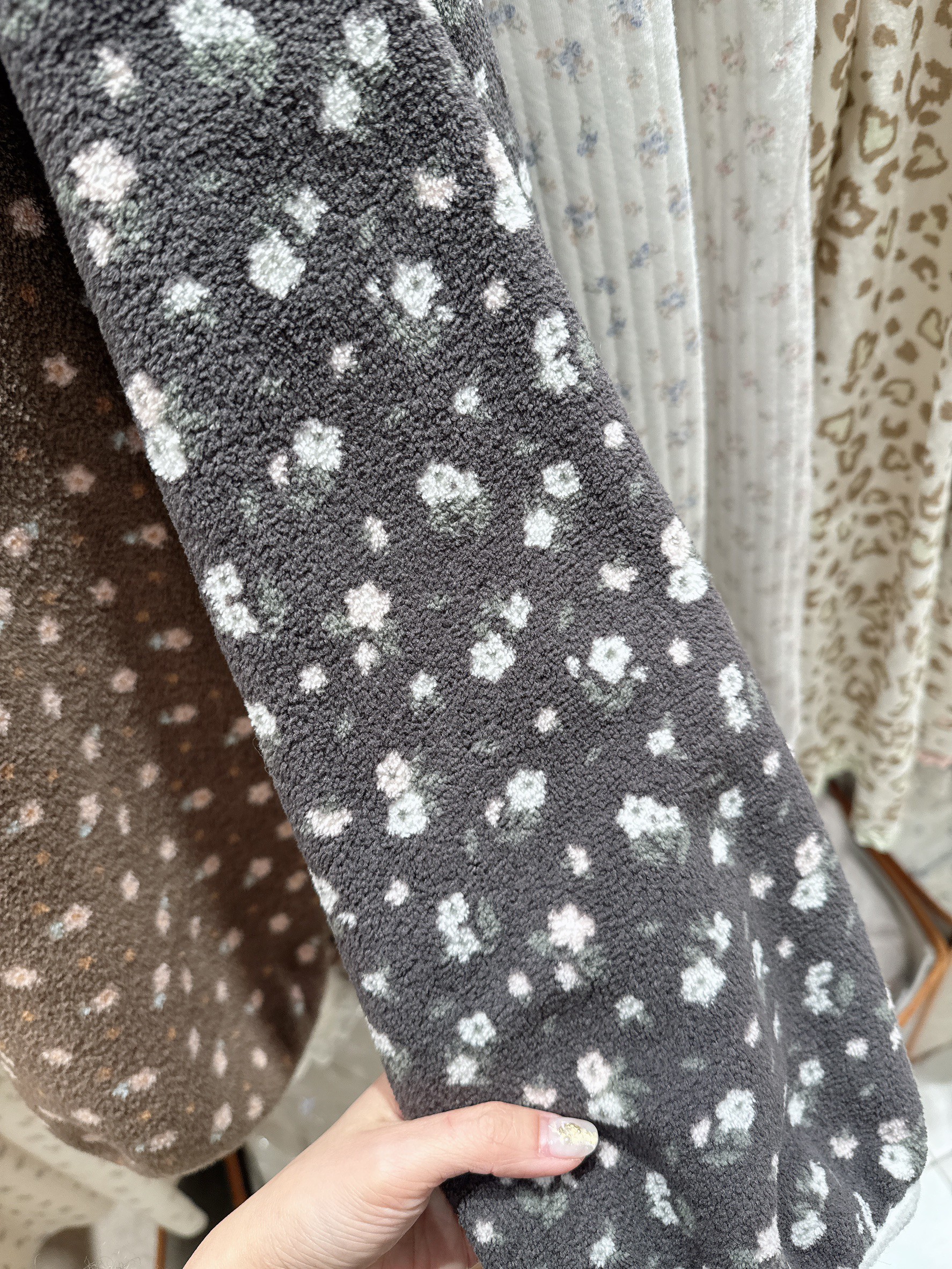 B89.搖粒絨小花睡衣組(上衣+長褲)