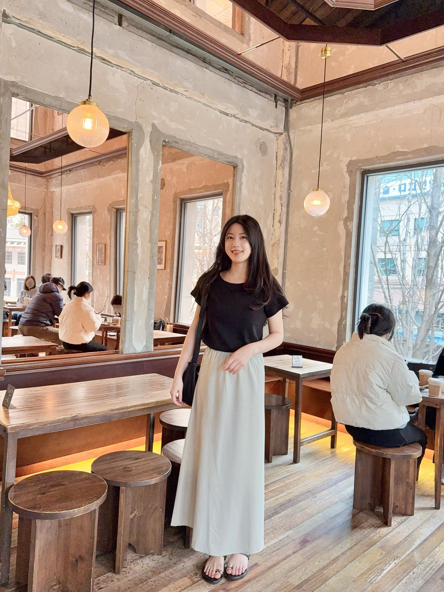 B23.粉嫩亞麻外套+杏色銅氨纖維長裙