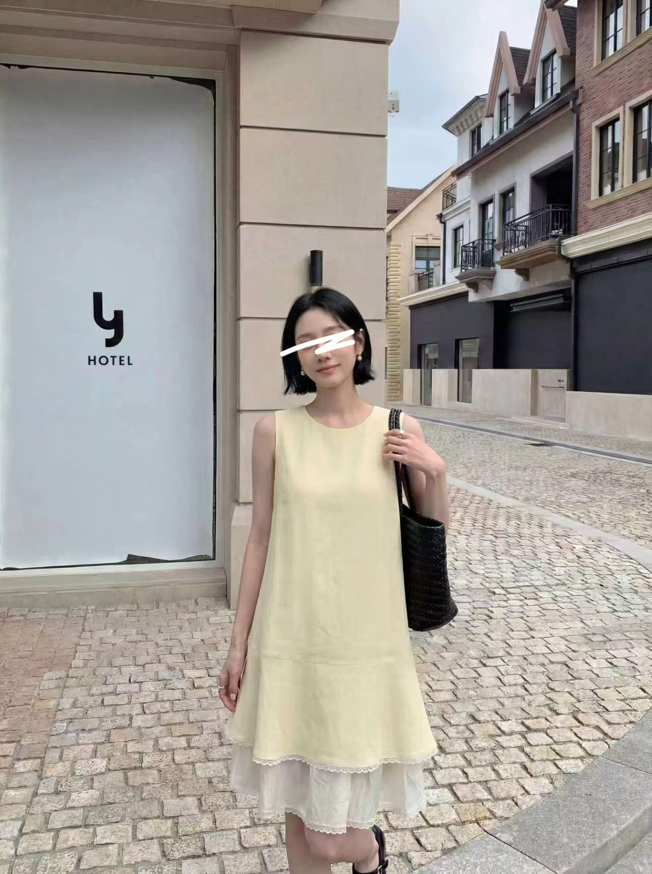 B26.淺咖啡坑條針織外套+甜美蛋糕層次洋裝