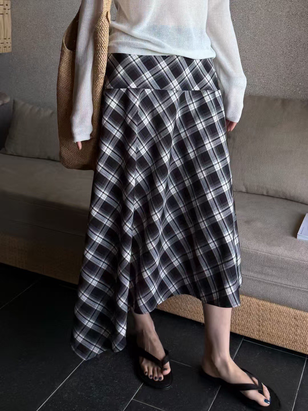 A27.可頌麵包TEE+時尚格紋斜波浪裙