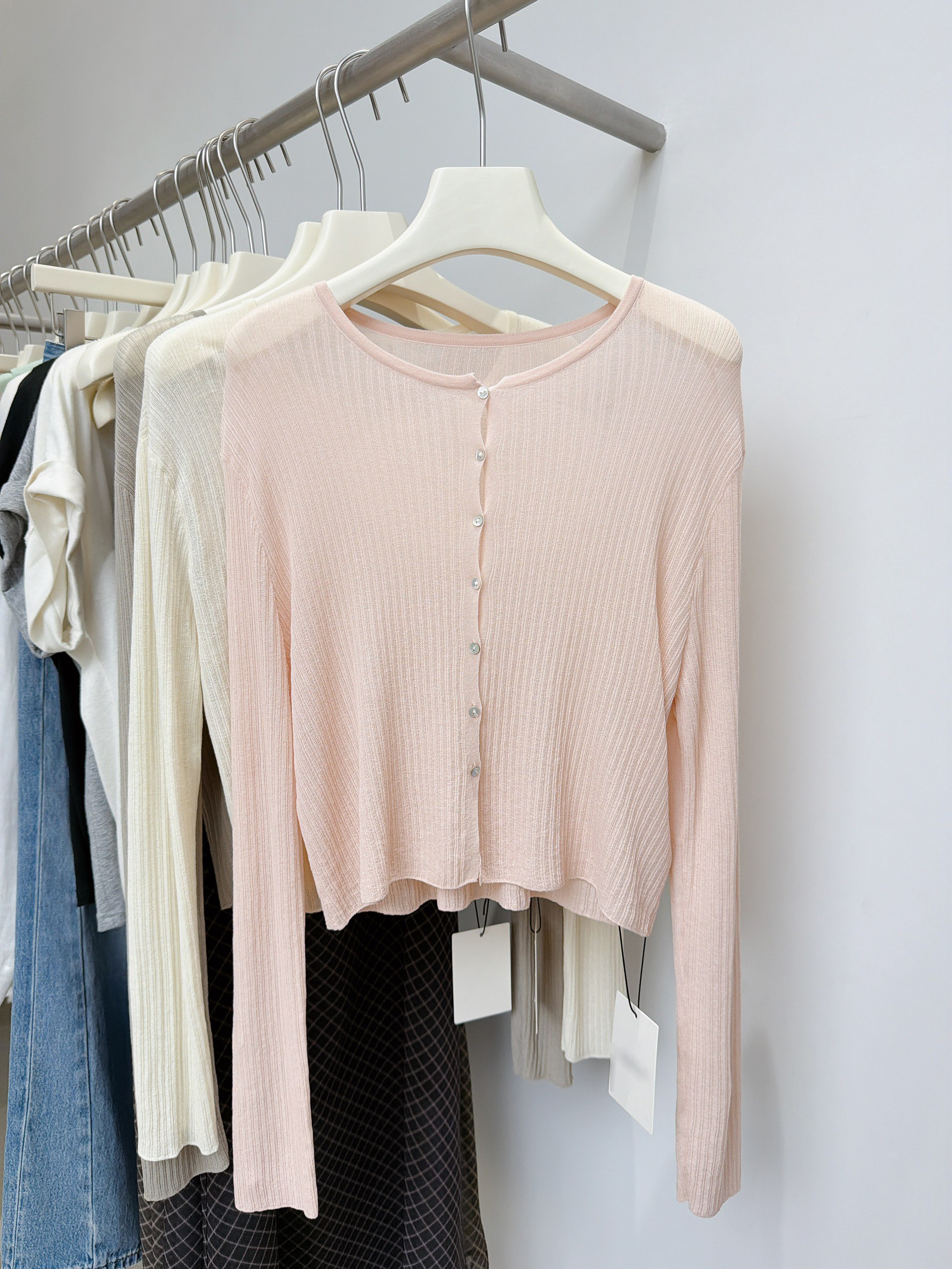 A25.粉色針織防曬小外套+日常舒適好穿TEE